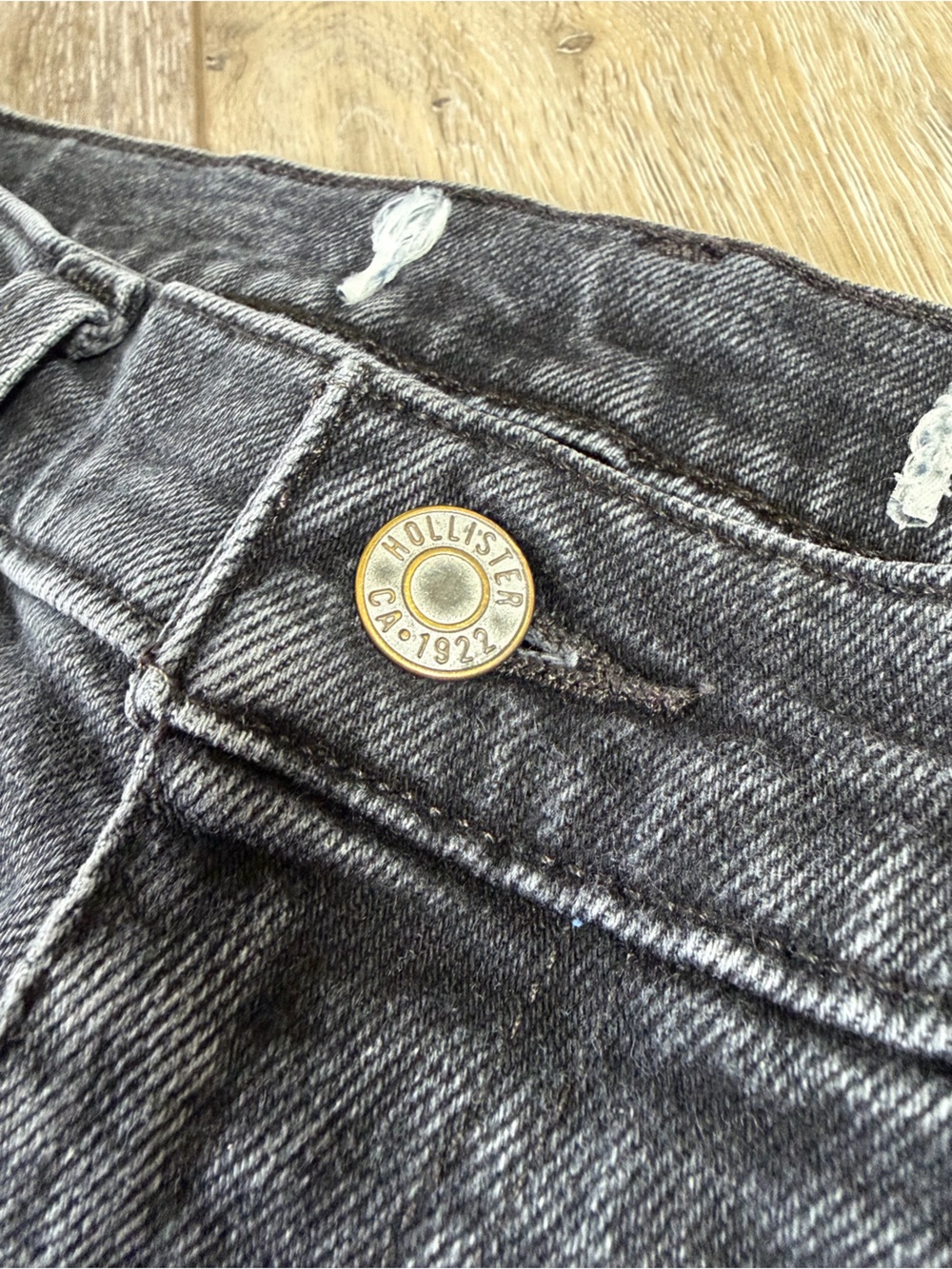 Hollister Black Straight-Leg Raw Hem Jeans - Picture 4 of 10